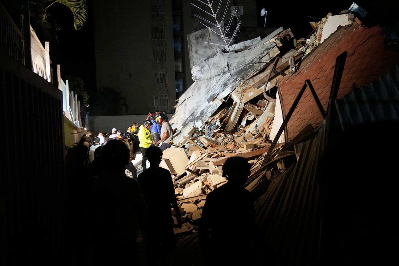 Twin earthquakes strike Venezuela, in photos | iNwheels