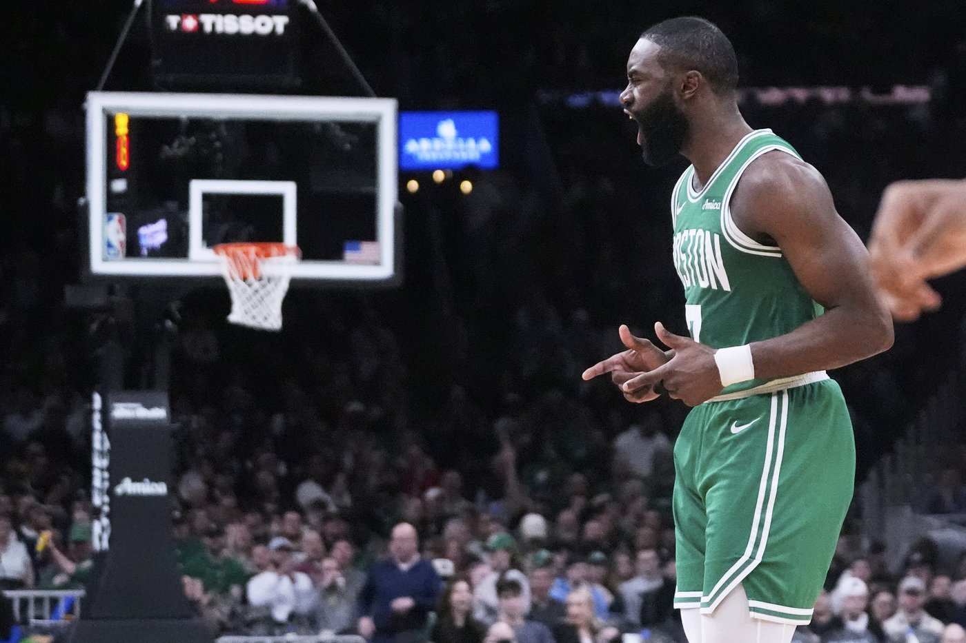 Celtics star Jaylen Brown received injections in right knee, coach Joe Mazzulla says | iNFOnews.ca