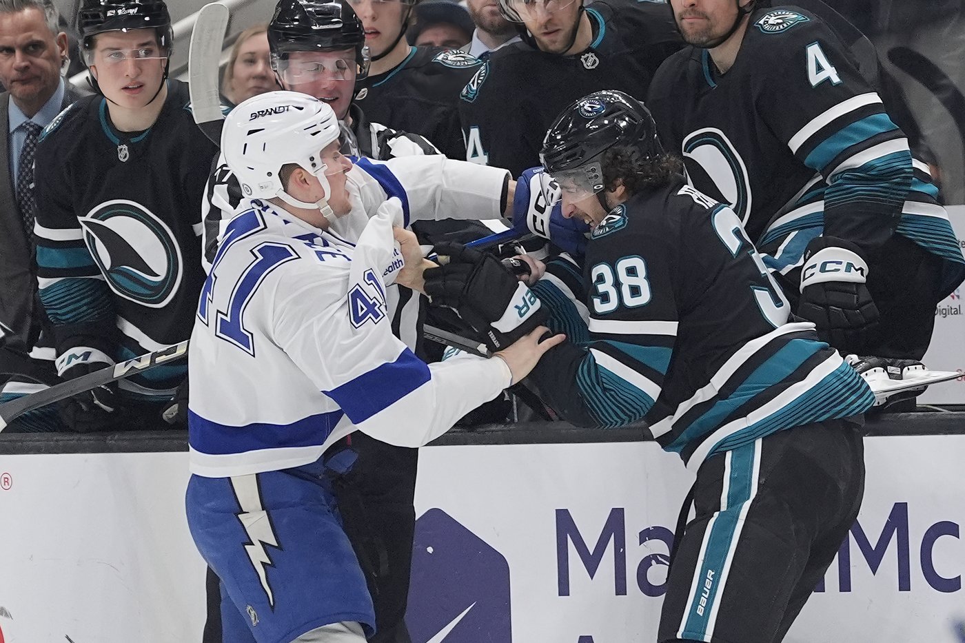 The Sharks beat the Lightning 2-1 for their 1st home win since November | iNFOnews.ca The Sharks beat the Lightning 2-1 for their 1st home win since November | iNFOnews.ca