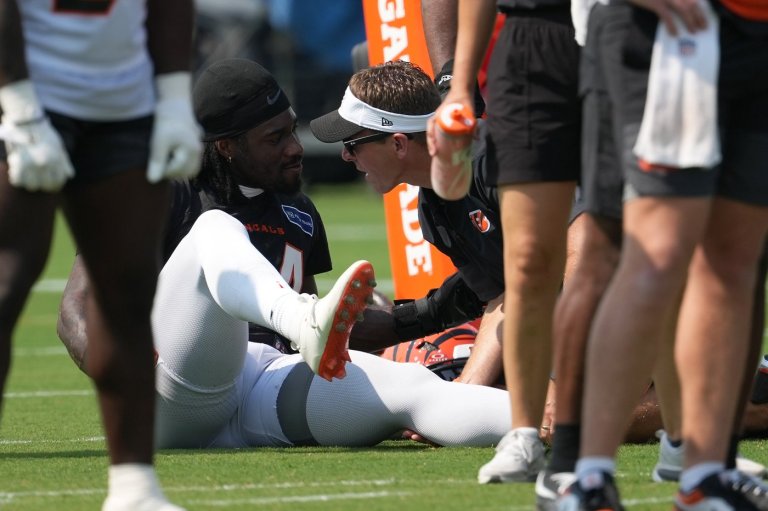 Bengals defensive end Shemar Stewart is carted off in first camp practice with apparent leg injury | iNFOnews.ca