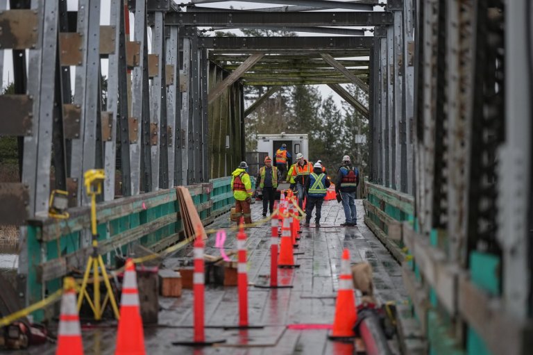 Union for hundreds of Metro Vancouver workers announce ban on overtime work | iNFOnews.ca