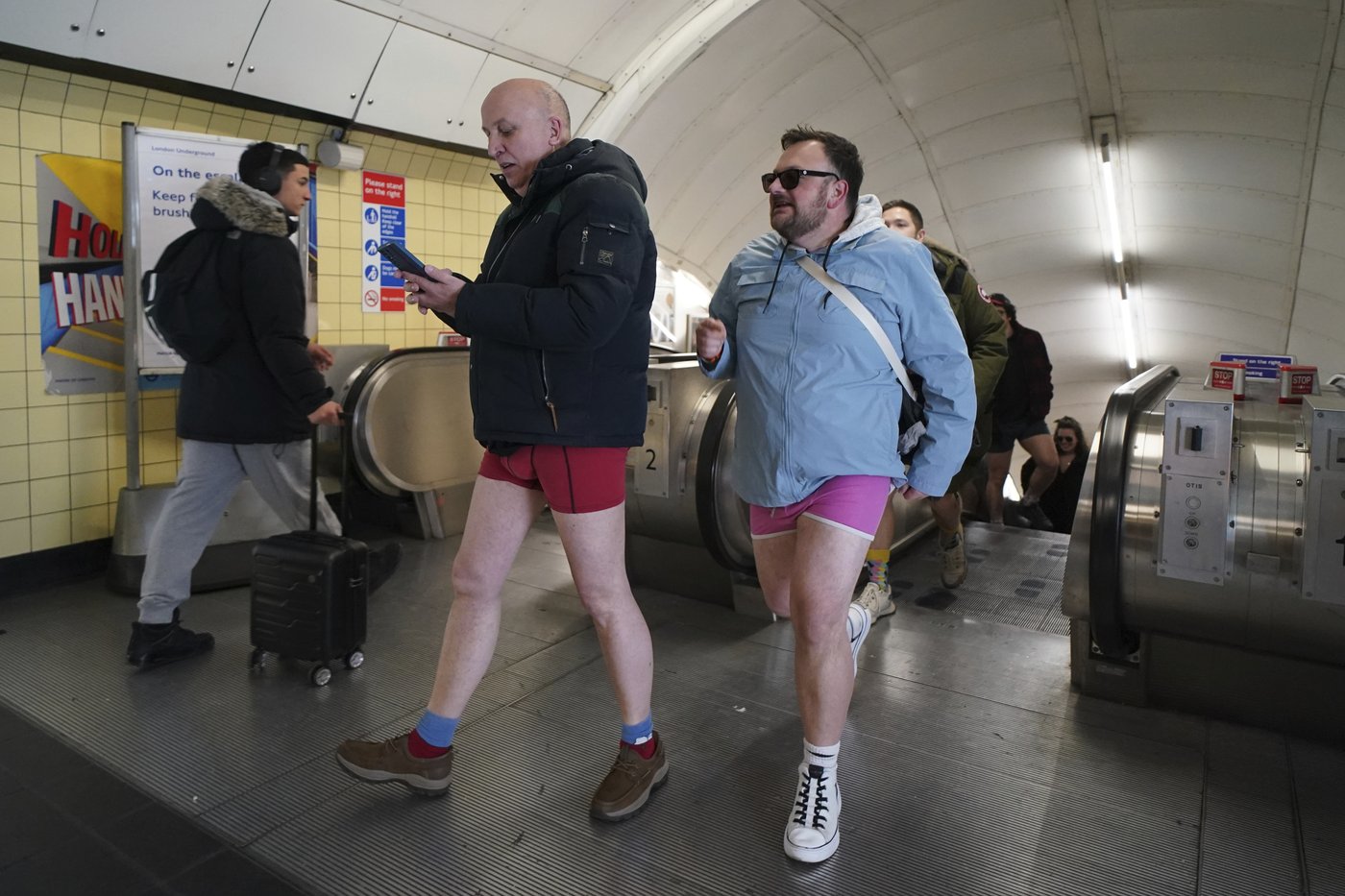 No pants? No problem. London subway riders bare their legs to brighten a gray winter day | iNFOnews.ca