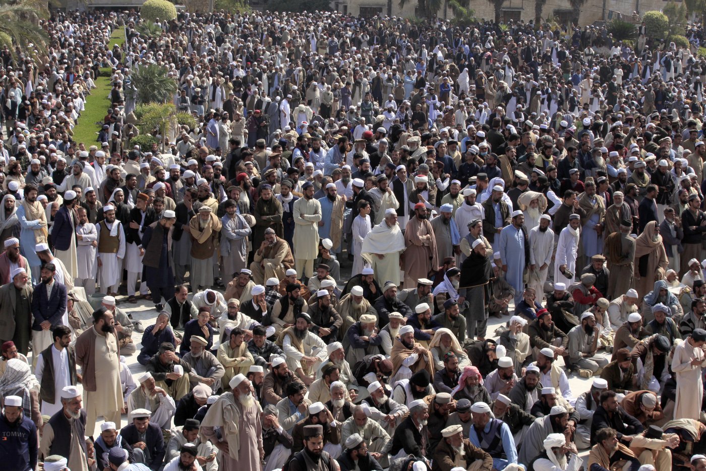 Thousands of mourners attend funeral of Taliban-linked cleric killed in Pakistan suicide blast | iNFOnews.ca Thousands of mourners attend funeral of Taliban-linked cleric killed in Pakistan suicide blast | iNFOnews.ca