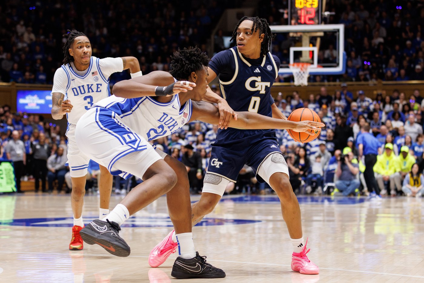 Boozer's double-double helps No. 6 Duke hold off Georgia Tech 85-79 in ACC opener | iNFOnews.ca