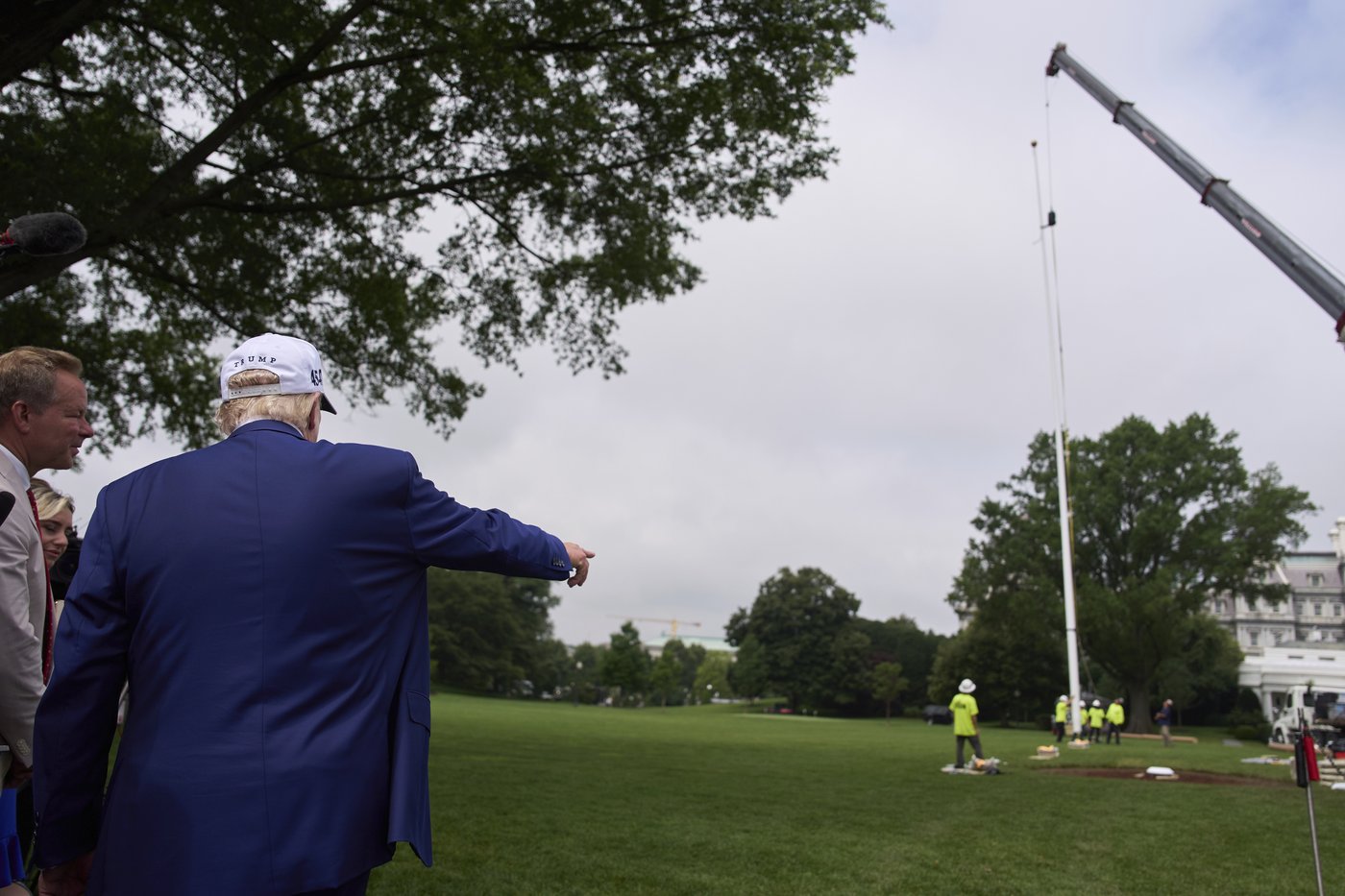 Trump remakes the White House with new flagpoles | iNFOnews.ca Trump remakes the White House with new flagpoles | iNFOnews.ca