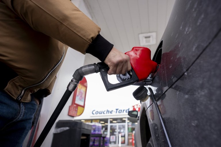Conservatives call for dropping gas tax and cutting "wasteful spending" to pay for it | iNFOnews.ca