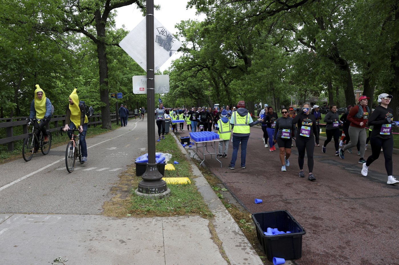 This runner was bothered by blizzard of disposable cups at races. She invented something better | iNFOnews.ca This runner was bothered by blizzard of disposable cups at races. She invented something better | iNFOnews.ca