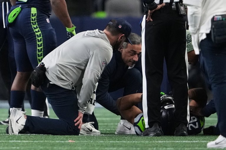 Seahawks RB Zach Charbonnet out for remainder of playoffs with knee injury | iNFOnews.ca