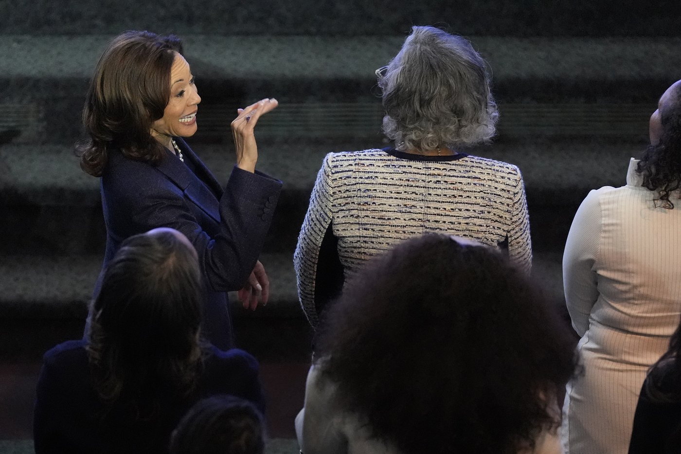 Harris goes to church while Trump muses about reporters being shot | iNFOnews.ca