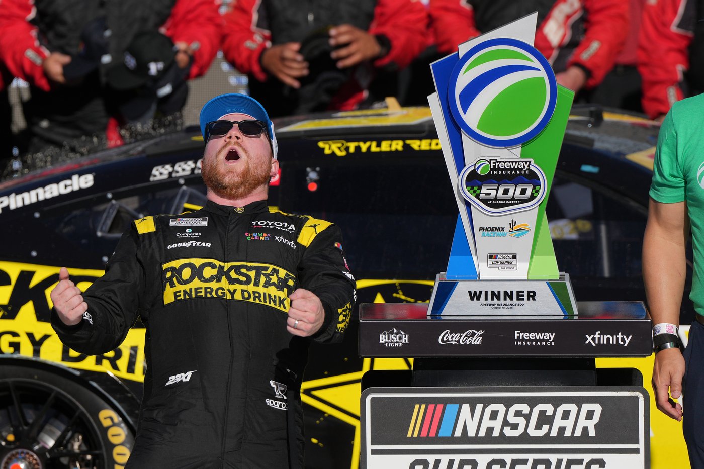 Reddick wins in Phoenix as NASCAR Cup Series championship tightens after miserable day for Larson | iNFOnews.ca Reddick wins in Phoenix as NASCAR Cup Series championship tightens after miserable day for Larson | iNFOnews.ca