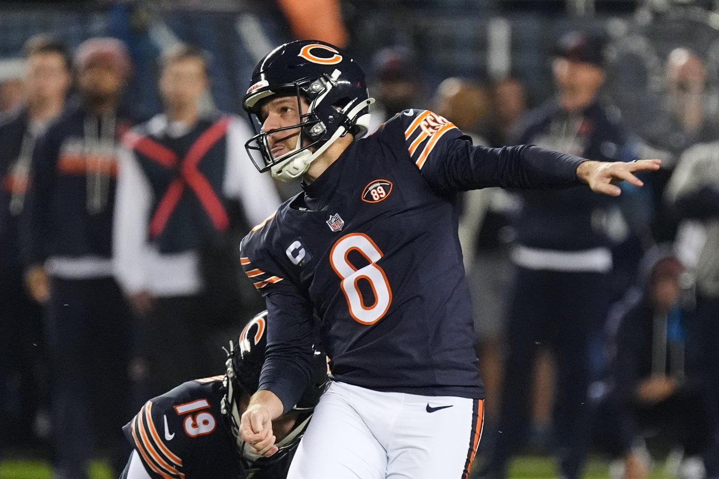 Caleb Williams throws 2 TD passes as the Bears beat Drake Maye and the Patriots 30-24 | iNFOnews.ca