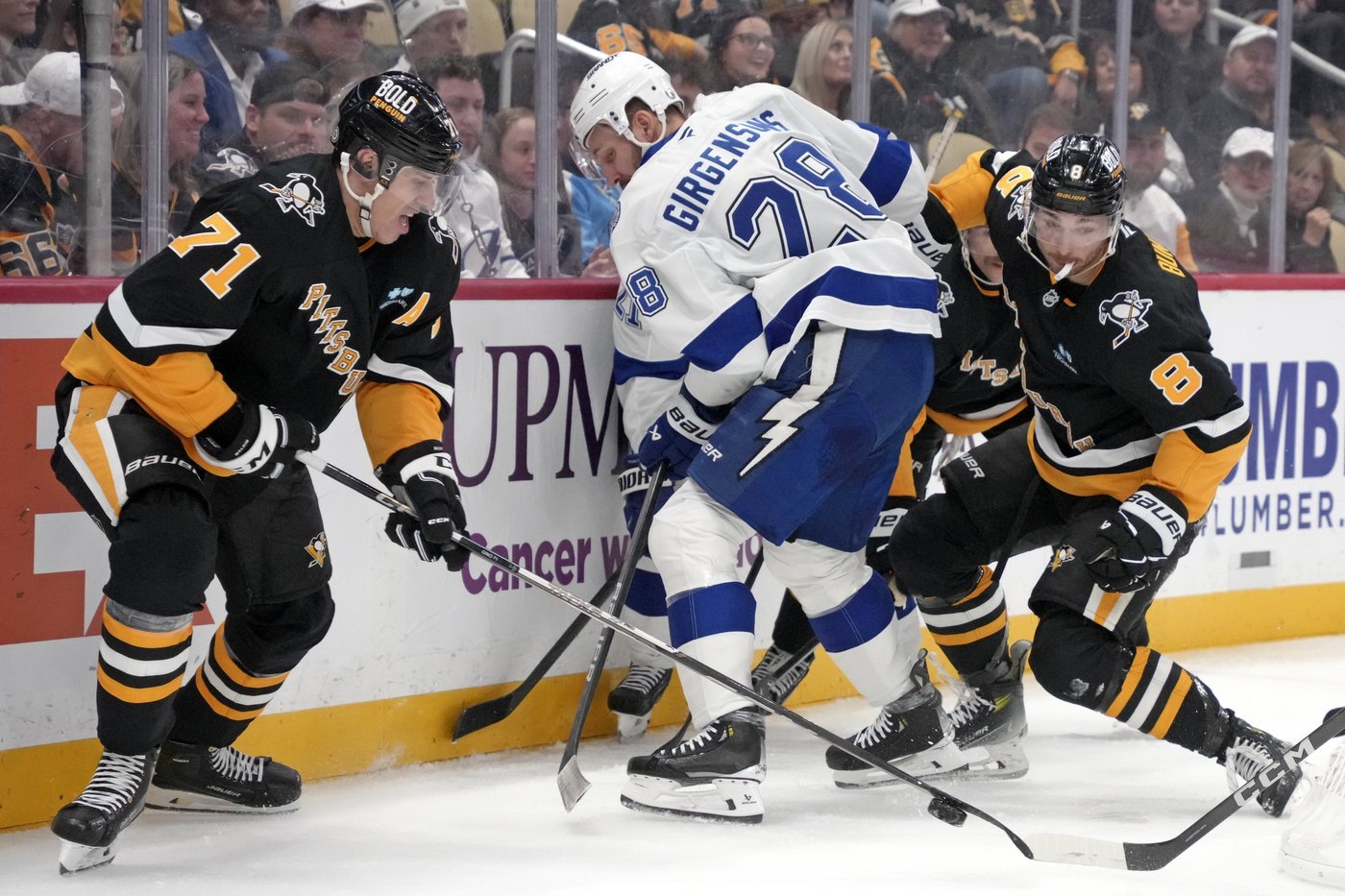 Brayden Point's OT winner helps Lightning rally past Penguins, 3-2 | iNFOnews.ca