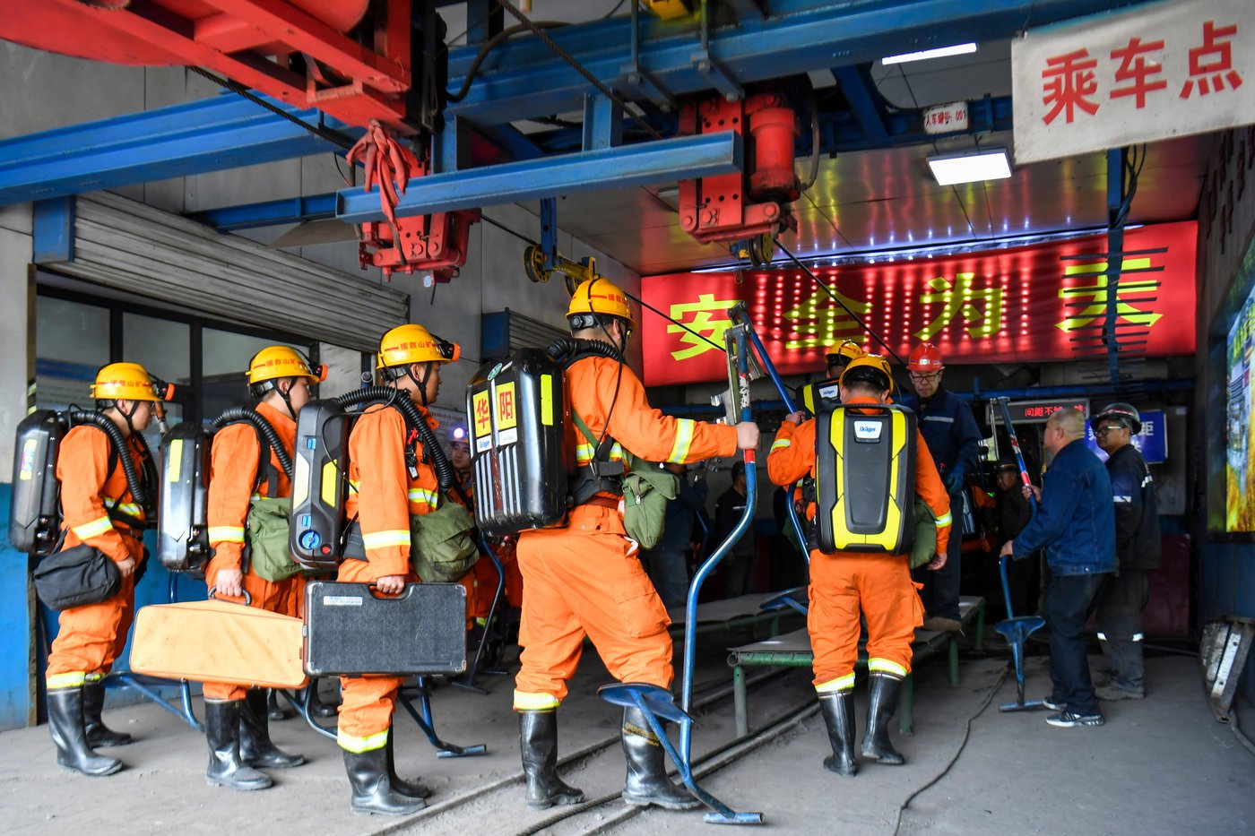 Coal mine explosion in China kills 90 people, state media say | iNFOnews.ca