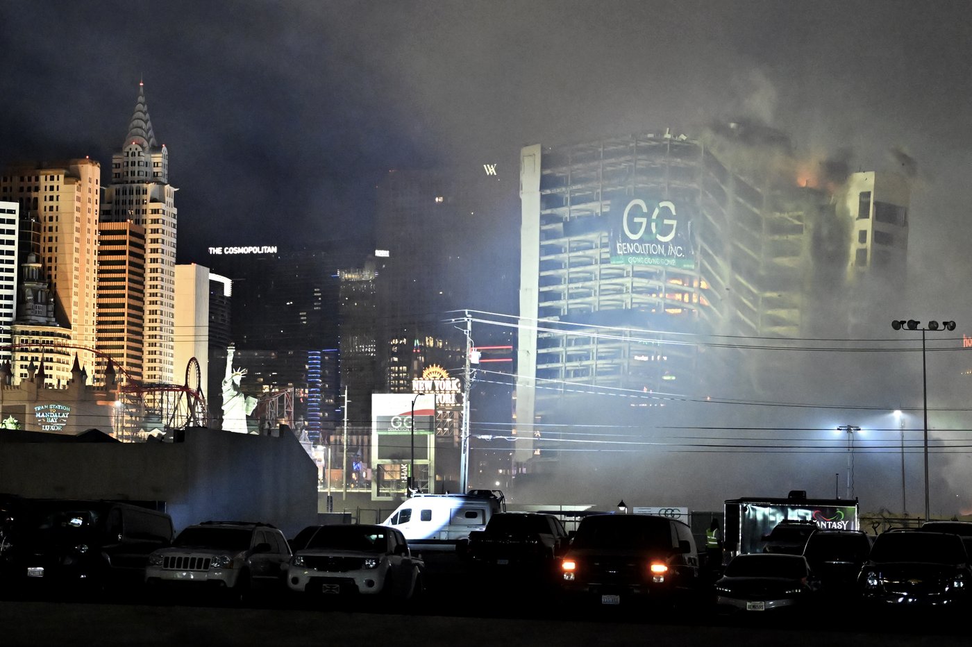 Las Vegas says goodbye to the Tropicana with a flashy casino implosion | iNFOnews.ca