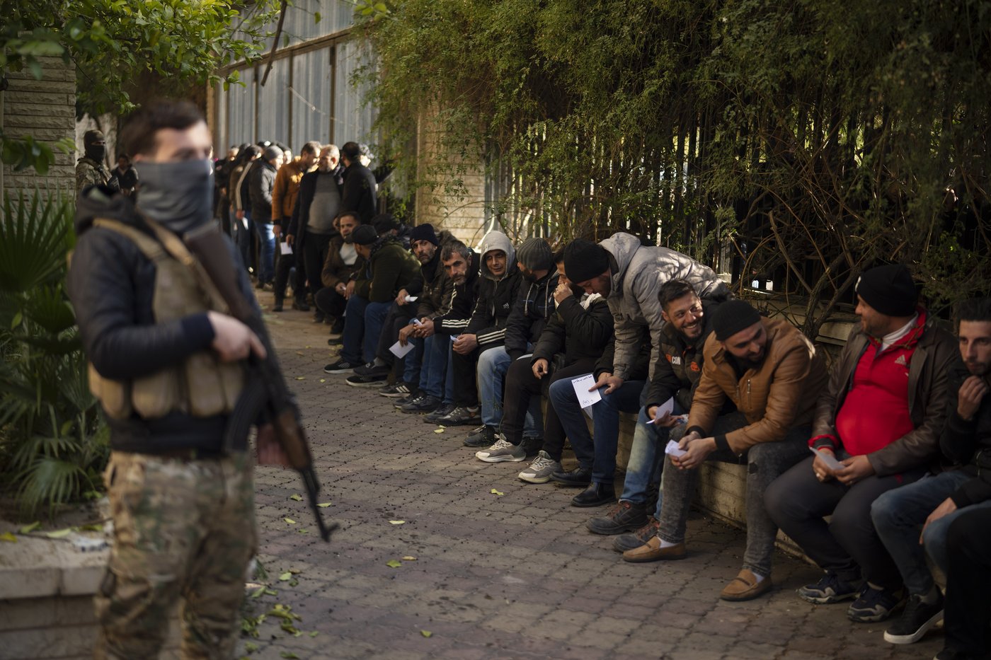 Syrian soldiers distance themselves from Assad in return for promised amnesty | iNFOnews.ca Syrian soldiers distance themselves from Assad in return for promised amnesty | iNFOnews.ca