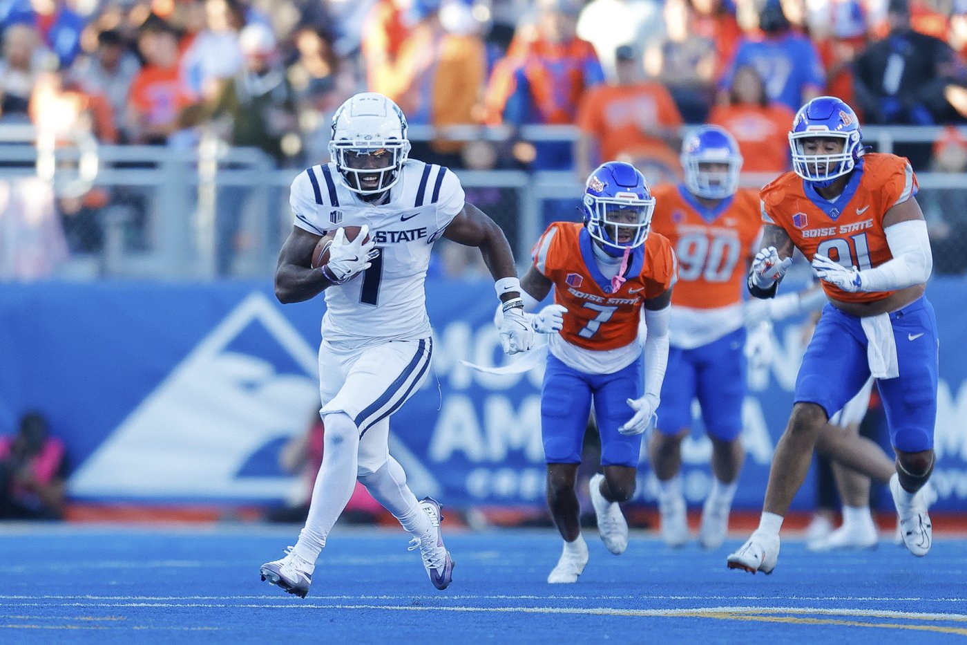 Ashton Jeanty, Maddux Madsen power No. 21 Boise State past Utah State, 62-30 | iNFOnews.ca Ashton Jeanty, Maddux Madsen power No. 21 Boise State past Utah State, 62-30 | iNFOnews.ca
