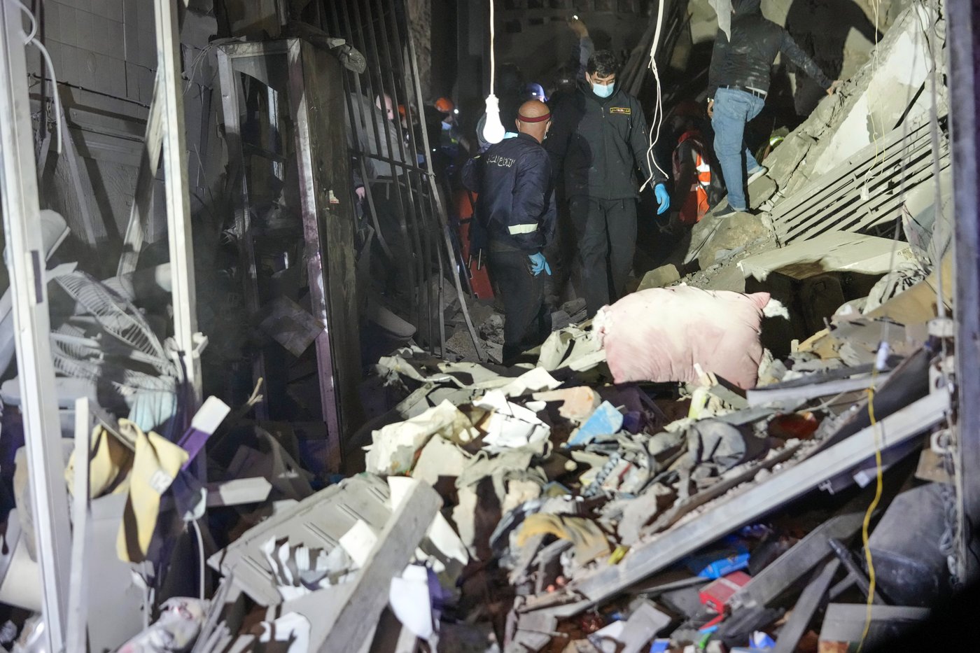 Israeli airstrike hits central Beirut near key government buildings and embassies | iNFOnews.ca