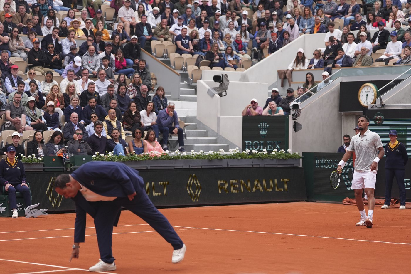 The French Open is picking humans over technology. Novak Djokovic thinks that's a bad call | iNFOnews.ca The French Open is picking humans over technology. Novak Djokovic thinks that's a bad call | iNFOnews.ca