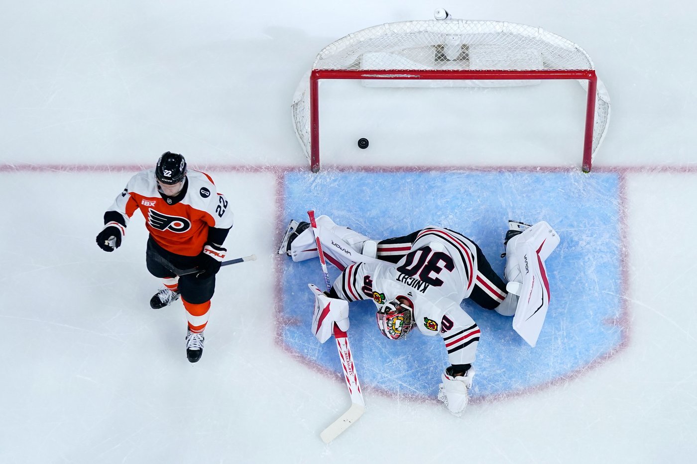 Flyers beat the Blackhawks 5-1 after 2 goals in the first 2:33 | iNFOnews.ca Flyers beat the Blackhawks 5-1 after 2 goals in the first 2:33 | iNFOnews.ca