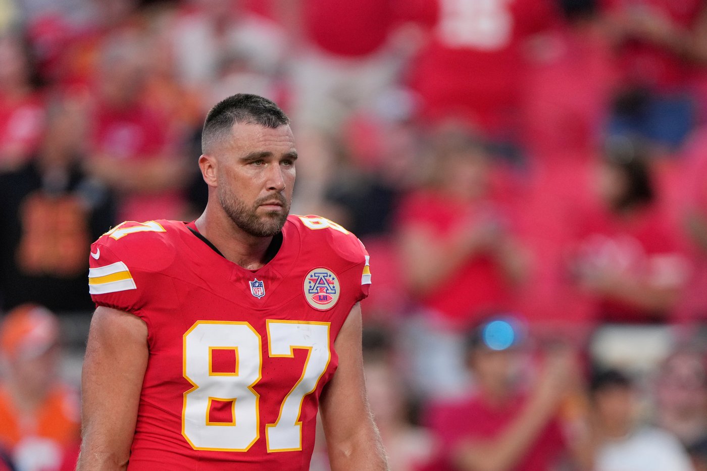 Taylor Swift skips the Emmys for Arrowhead, cheering on hubby Travis Kelce alongside Tom Cruise | iNFOnews.ca Taylor Swift skips the Emmys for Arrowhead, cheering on hubby Travis Kelce alongside Tom Cruise | iNFOnews.ca