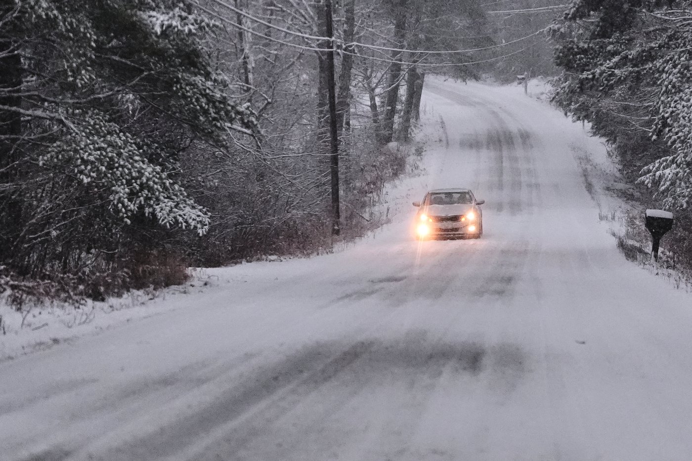 Winter's first big snowstorm hits the Northeast as schools close and traffic slows | iNFOnews.ca