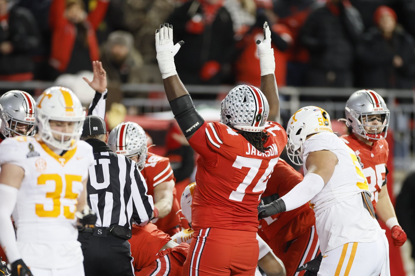 Howard throws 2 TD passes to Smith to help Ohio State rout Tennessee 42-17 in CFP | iNFOnews.ca Howard throws 2 TD passes to Smith to help Ohio State rout Tennessee 42-17 in CFP | iNFOnews.ca