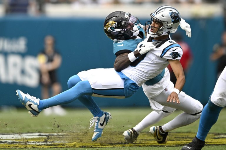 Lawrence and Etienne deliver as Jaguars open new regime with a 26-10 victory over the Panthers | iNFOnews.ca
