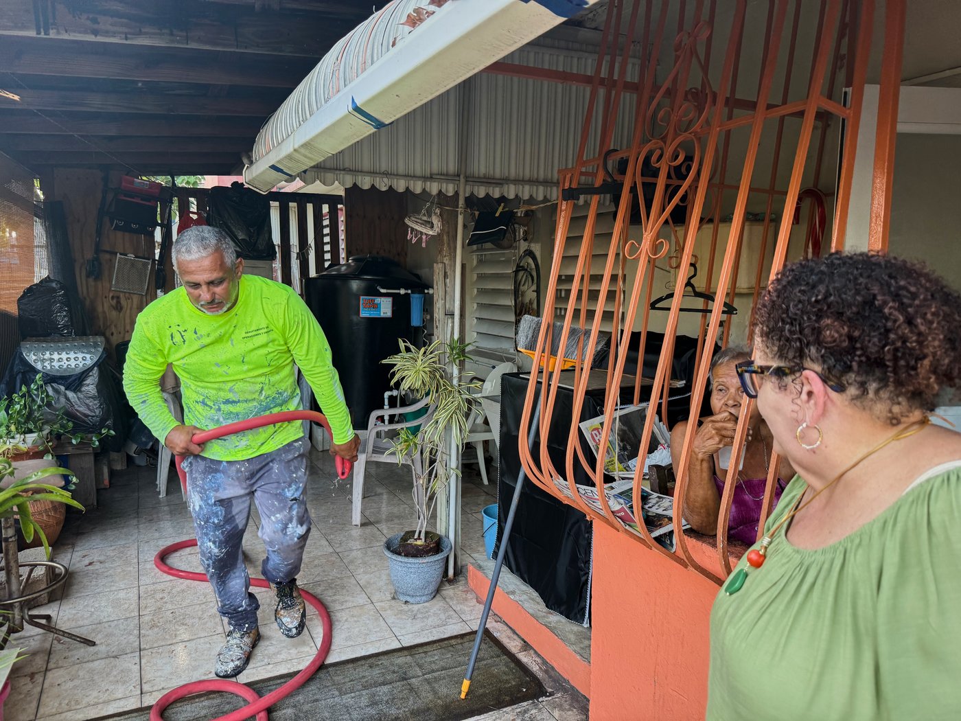 Once beset by power outages, Puerto Ricans also hit with severe water shortages | iNFOnews.ca