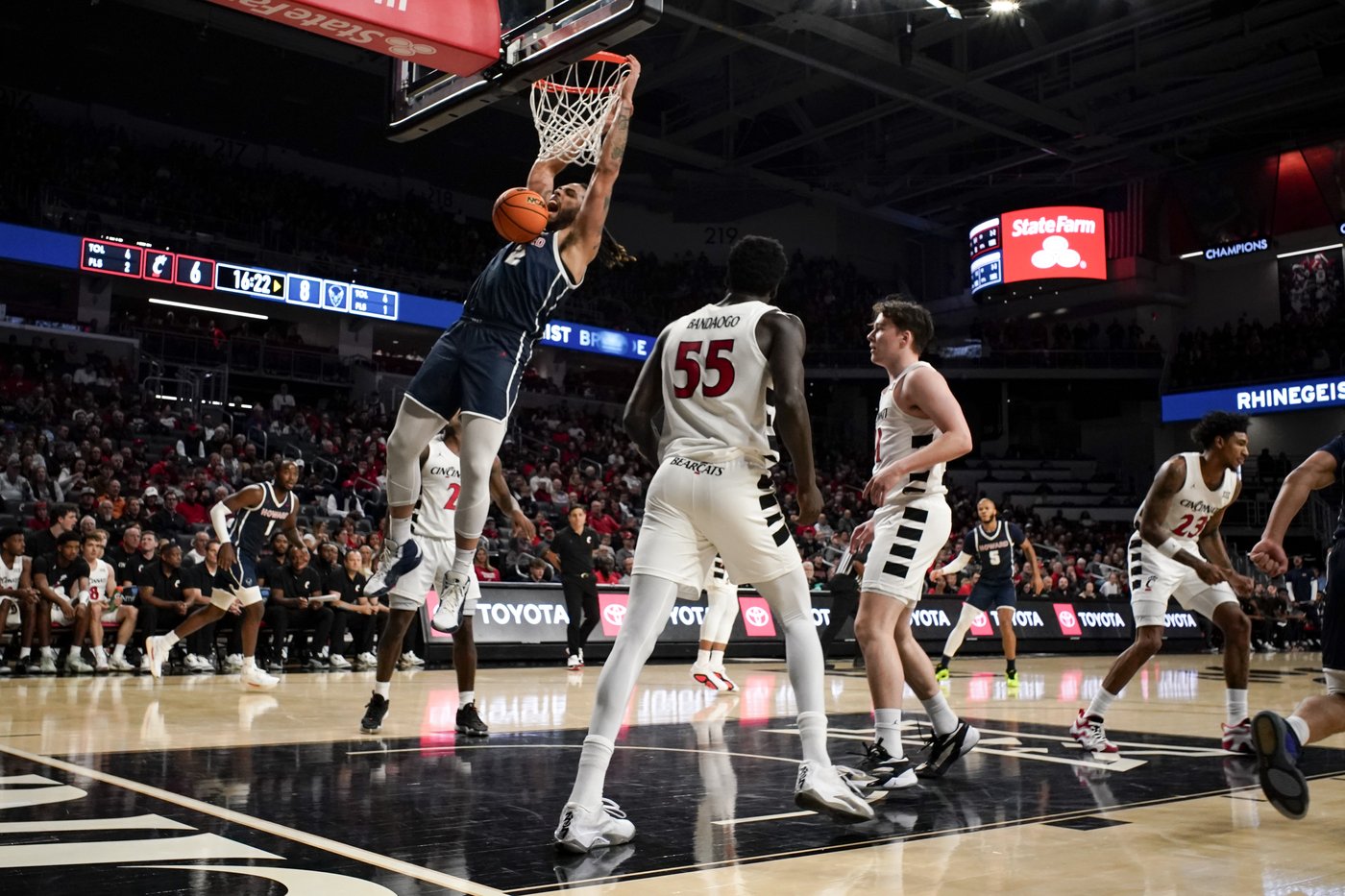 No. 14 Cincinnati pulls away in the second half and beats Howard 84-67 | iNFOnews.ca