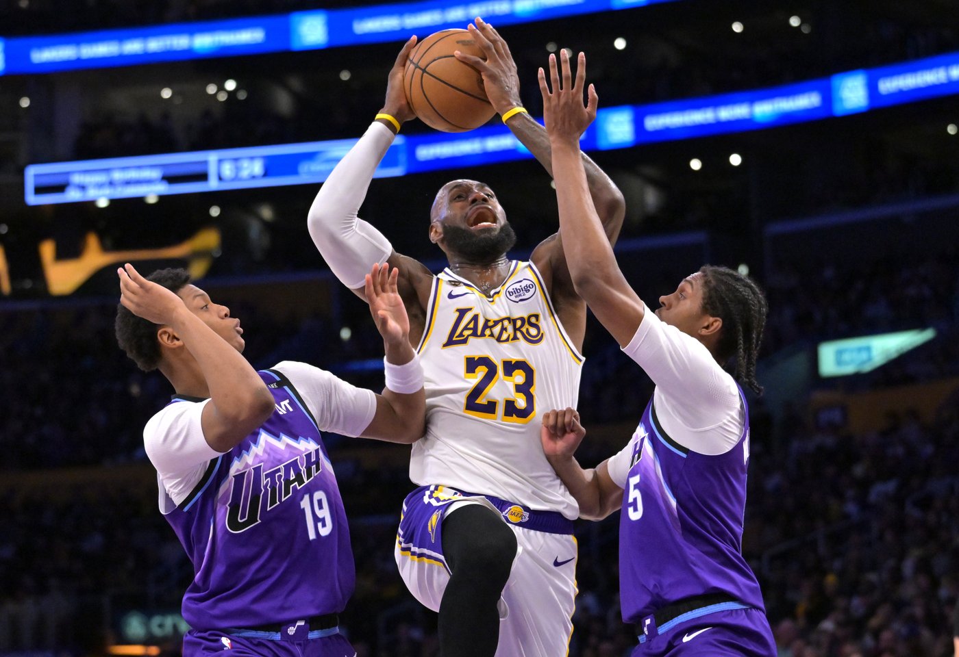 LeBron James scores 18 in 1st half, Lakers tune up for playoffs with 131-107 win over Jazz | iNFOnews.ca LeBron James scores 18 in 1st half, Lakers tune up for playoffs with 131-107 win over Jazz | iNFOnews.ca