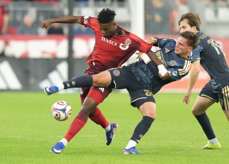 Goalkeeper Gavran scores late, earns Toronto FC 3-3 draw against Philadelphia Union | iNFOnews.ca