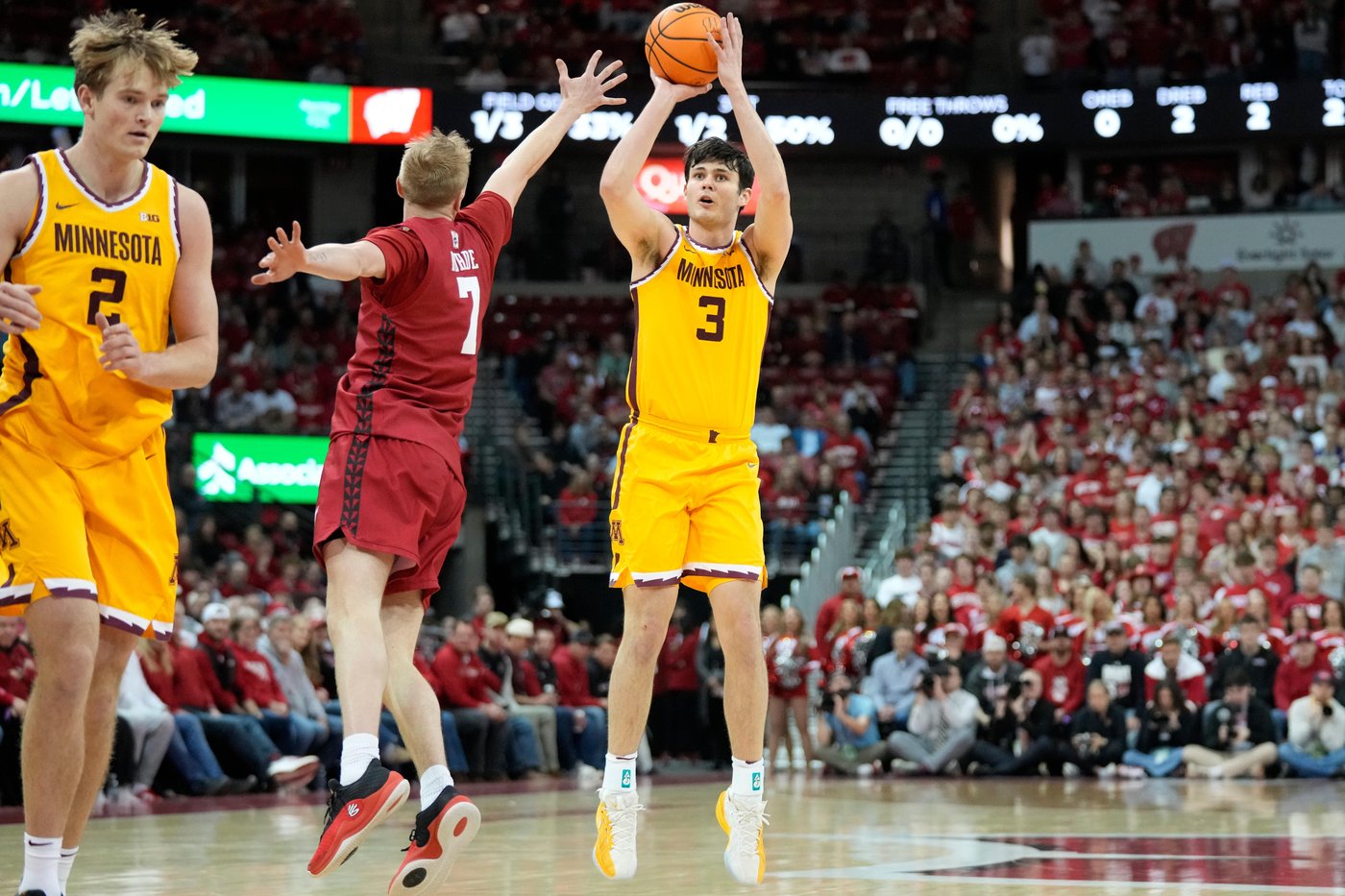Blackwell scores 23, including Wisconsin's final 7 points, and Badgers rally past Minnesota 67-63 | iNFOnews.ca Blackwell scores 23, including Wisconsin's final 7 points, and Badgers rally past Minnesota 67-63 | iNFOnews.ca