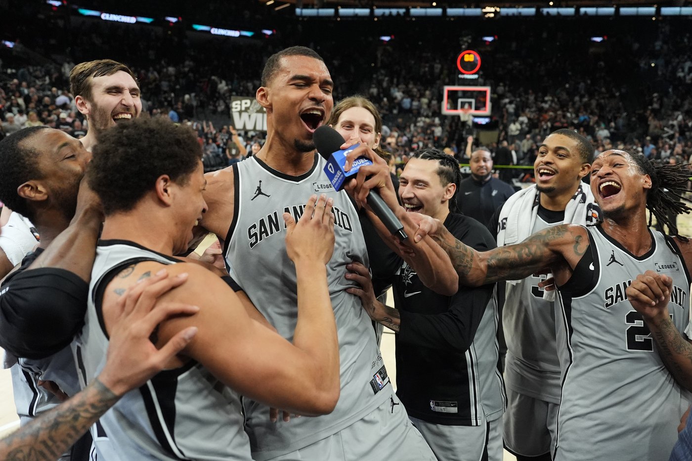 Bettor wins $30,000 on parlay placed on Spurs playoff win over Thunder | iNFOnews.ca Bettor wins $30,000 on parlay placed on Spurs playoff win over Thunder | iNFOnews.ca