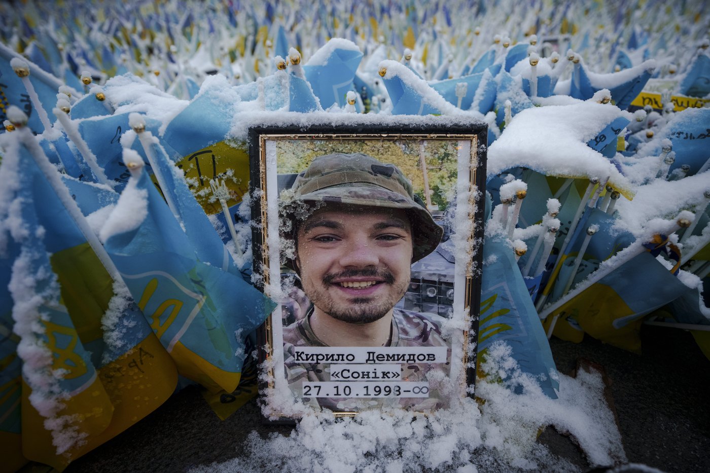 A makeshift memorial grows in Ukraine’s capital after 1,000 days of war | iNFOnews.ca A makeshift memorial grows in Ukraine’s capital after 1,000 days of war | iNFOnews.ca