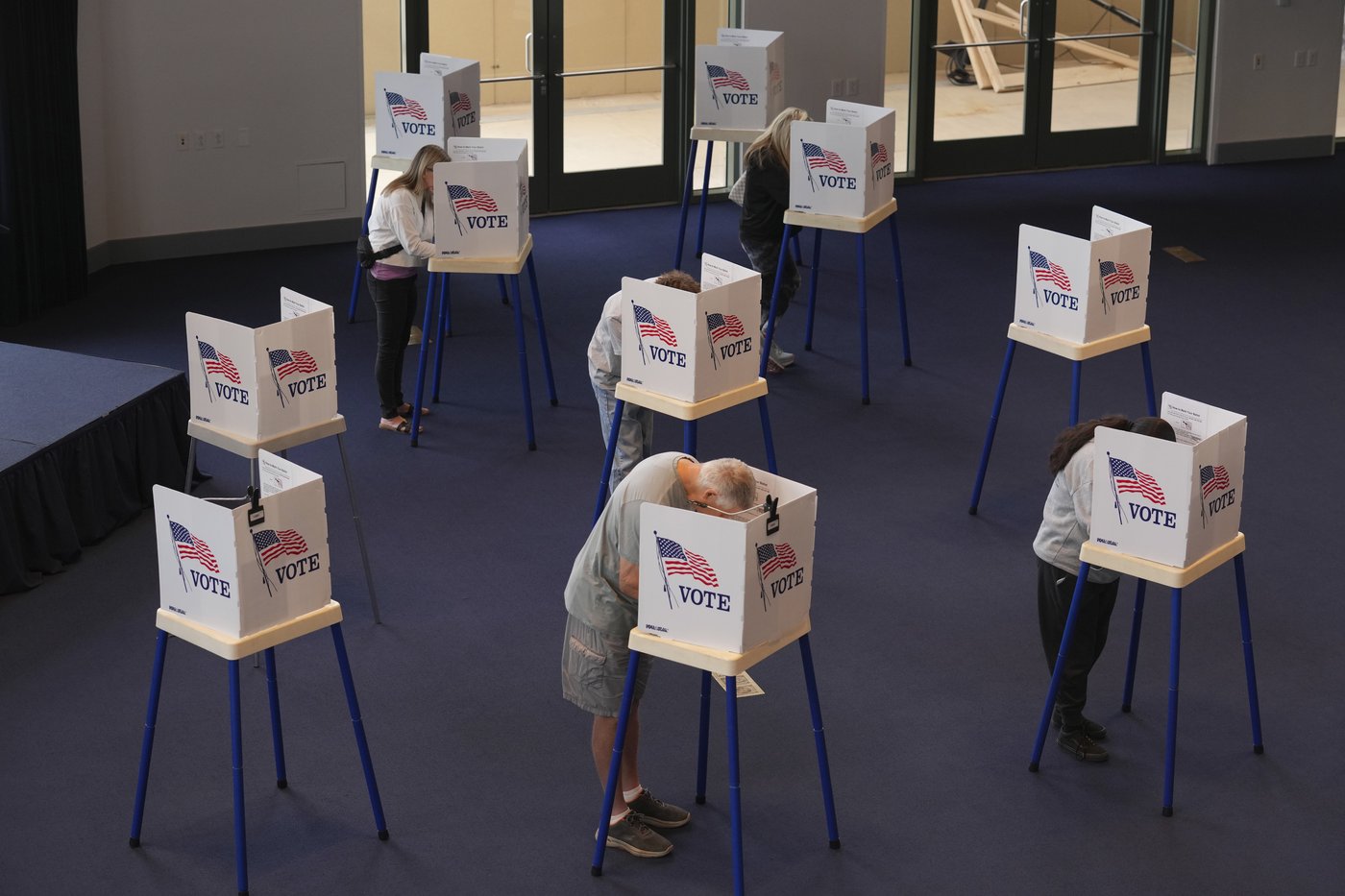Bomb threats in swing states disrupt a mostly smooth Election Day | iNFOnews.ca