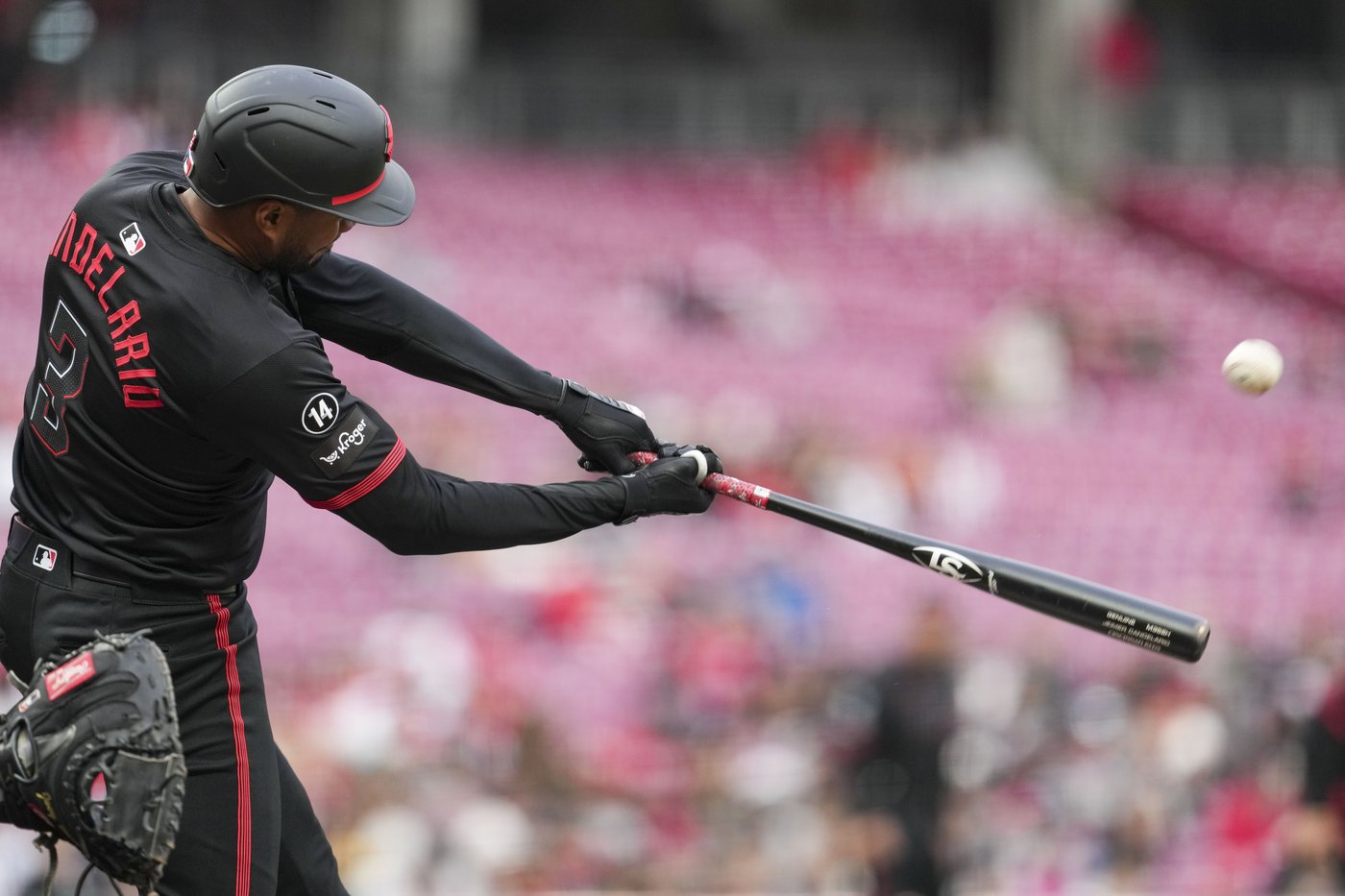 Candelario homers to help Singer and the Reds beat the Pirates 5-3 | iNFOnews.ca