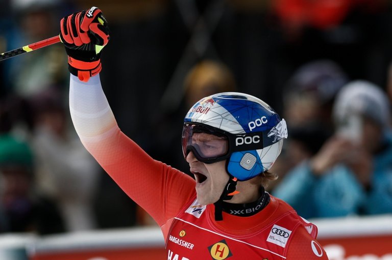 Swiss ski star Odermatt wins World Cup downhill affected by fog | iNFOnews.ca