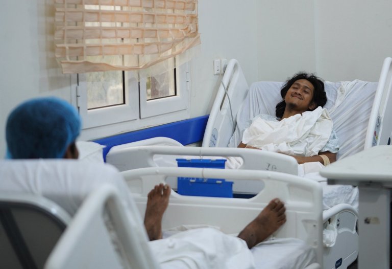 Crew of Yemeni vessel recount their chaotic rescue after Houthis' deadly attack | iNFOnews.ca