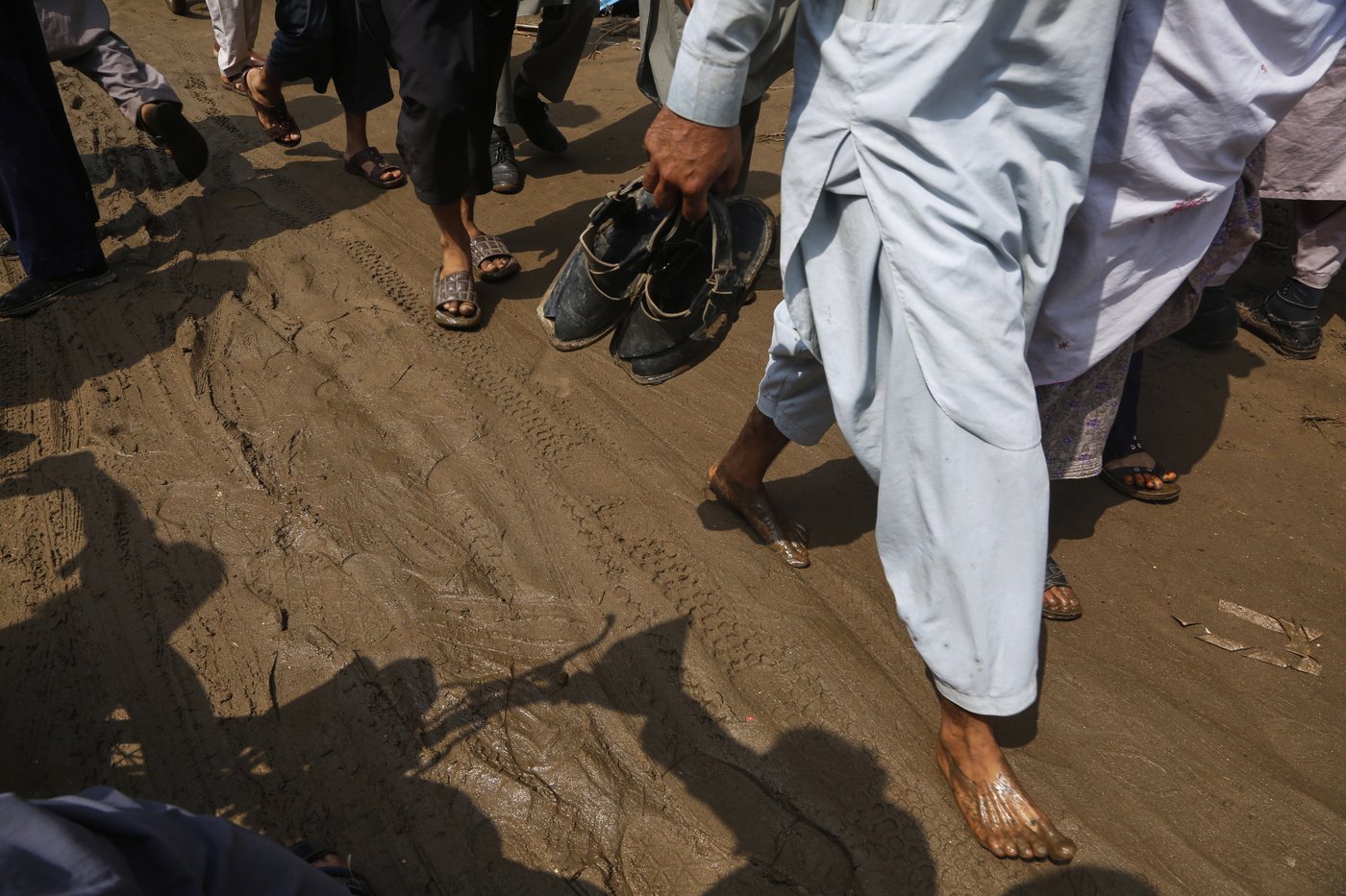 Photos of mourners and searches for the missing from flash floods in Pakistan and India | iNFOnews.ca