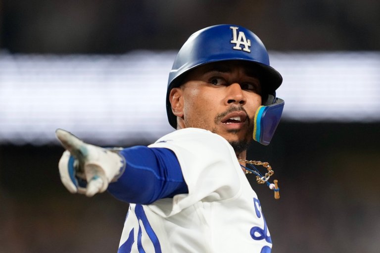 Mookie Betts homers twice and Dodgers hit 4 in 8th inning of 8-2 win over Giants | iNFOnews.ca