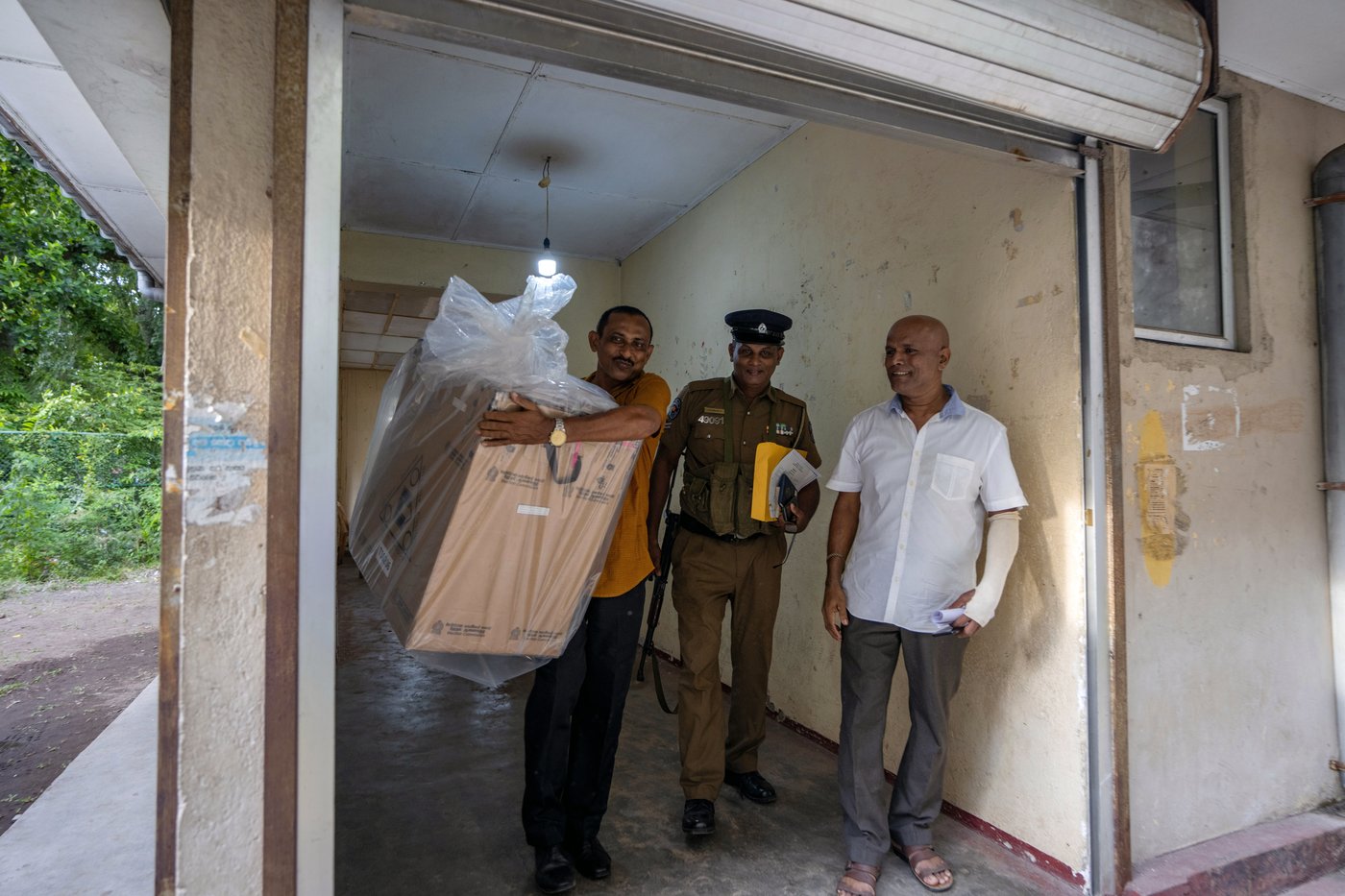 Marxist-leaning Dissanayake leads early official vote count in Sri Lanka's presidential election | iNFOnews.ca