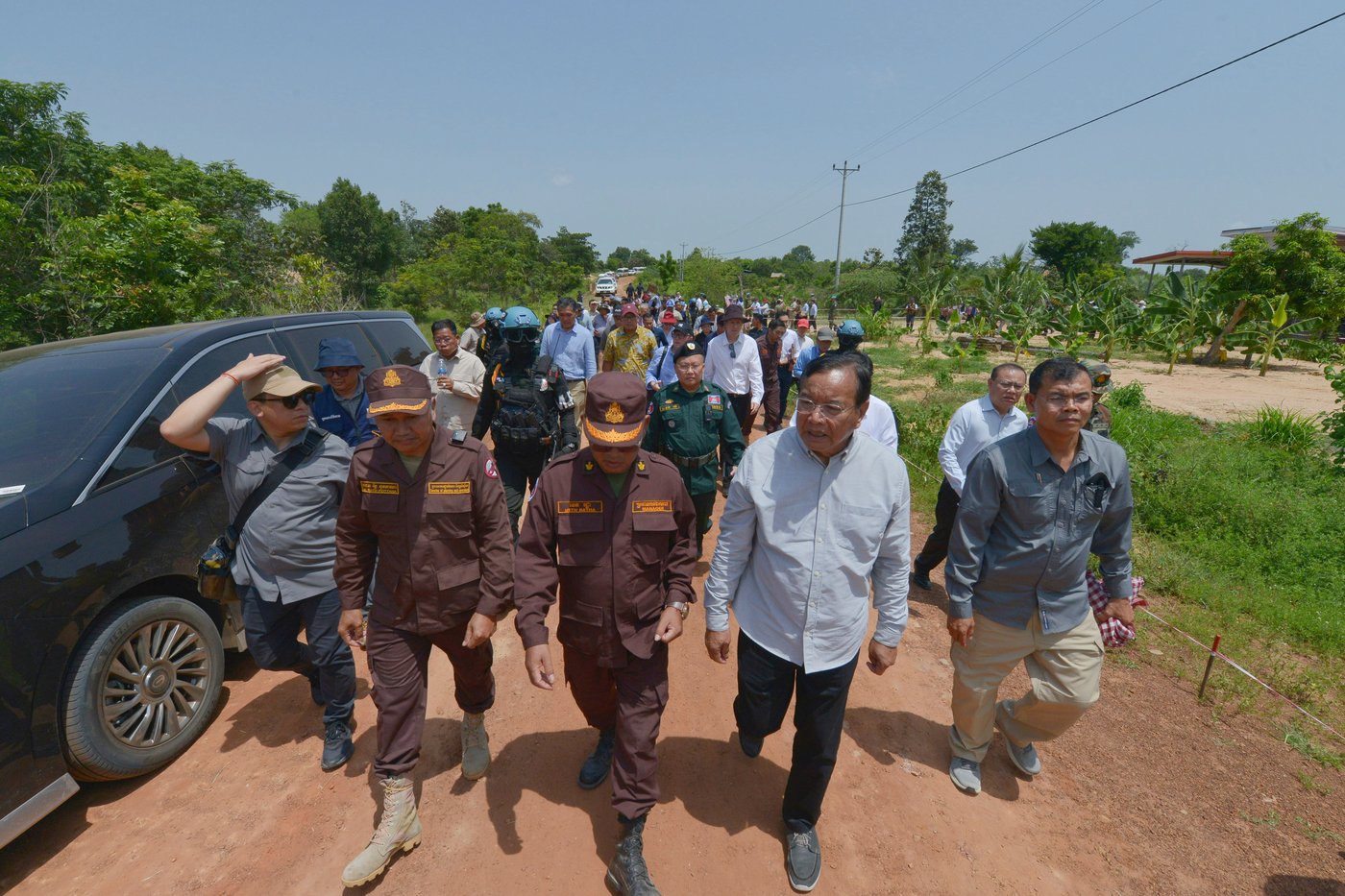 Thailand returns 2 wounded soldiers to Cambodia but continues to hold 18 of their comrades | iNFOnews.ca