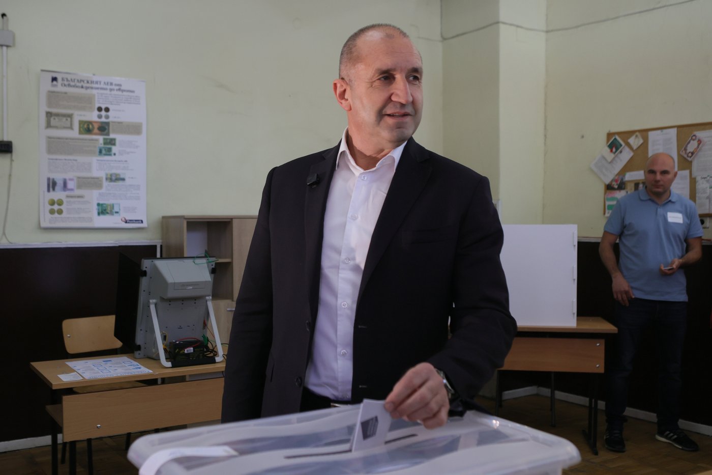 Tired of political turmoil, Bulgarians give ex-president a convincing mandate for change | iNFOnews.ca Tired of political turmoil, Bulgarians give ex-president a convincing mandate for change | iNFOnews.ca