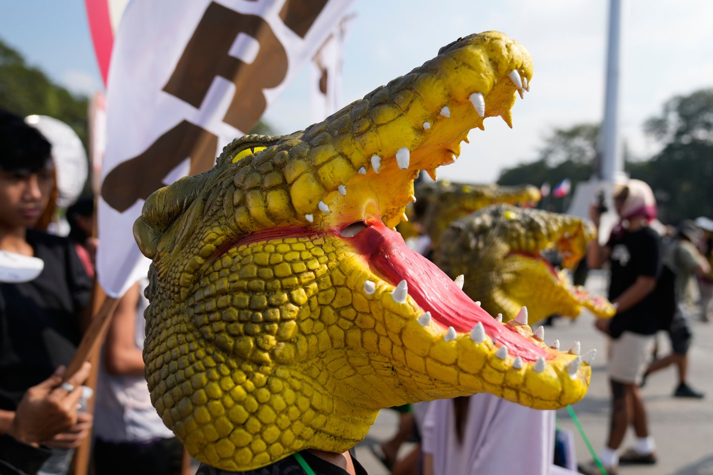 Philippine president says 7 suspects in corruption scandal have been detained, others being sought | iNFOnews.ca