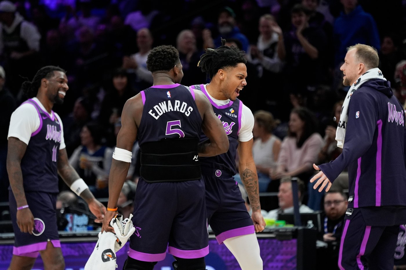 Edwards scores 24 as Wolves outlast Bucks 103-100 for their 9th win in 11 games | iNFOnews.ca Edwards scores 24 as Wolves outlast Bucks 103-100 for their 9th win in 11 games | iNFOnews.ca