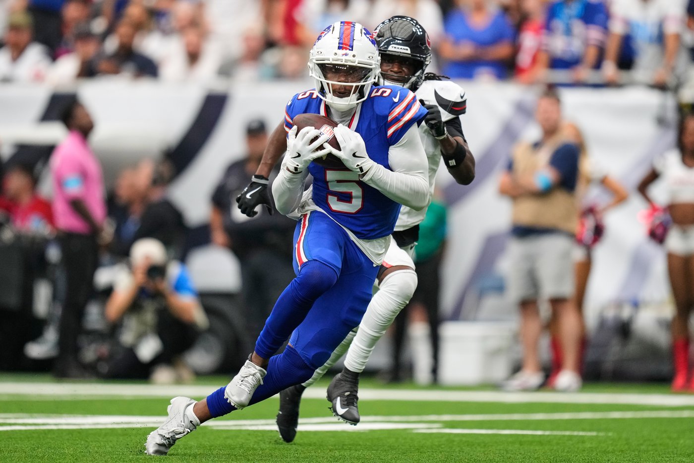 Josh Allen connects with Joshua Palmer for a late TD and Bills beat Texans 36-31 in wild opener | iNFOnews.ca