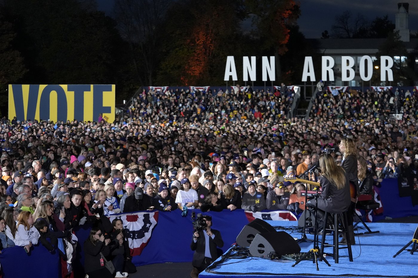 PHOTO COLLECTION: Election 2024 Campaign for President, October 28 | iNFOnews.ca