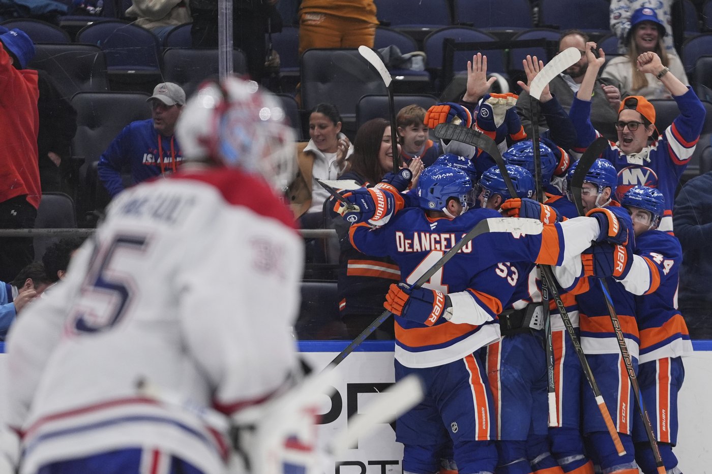 Horvat's overtime goal and Sorokin's 38 saves and 2 assists lift Islanders to 4-3 win over Canadiens | iNFOnews.ca