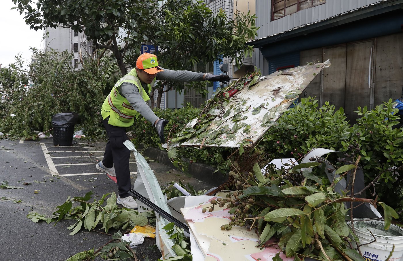 Work and travel resumes across Taiwan after Typhoon Krathon finally dissipates | iNFOnews.ca
