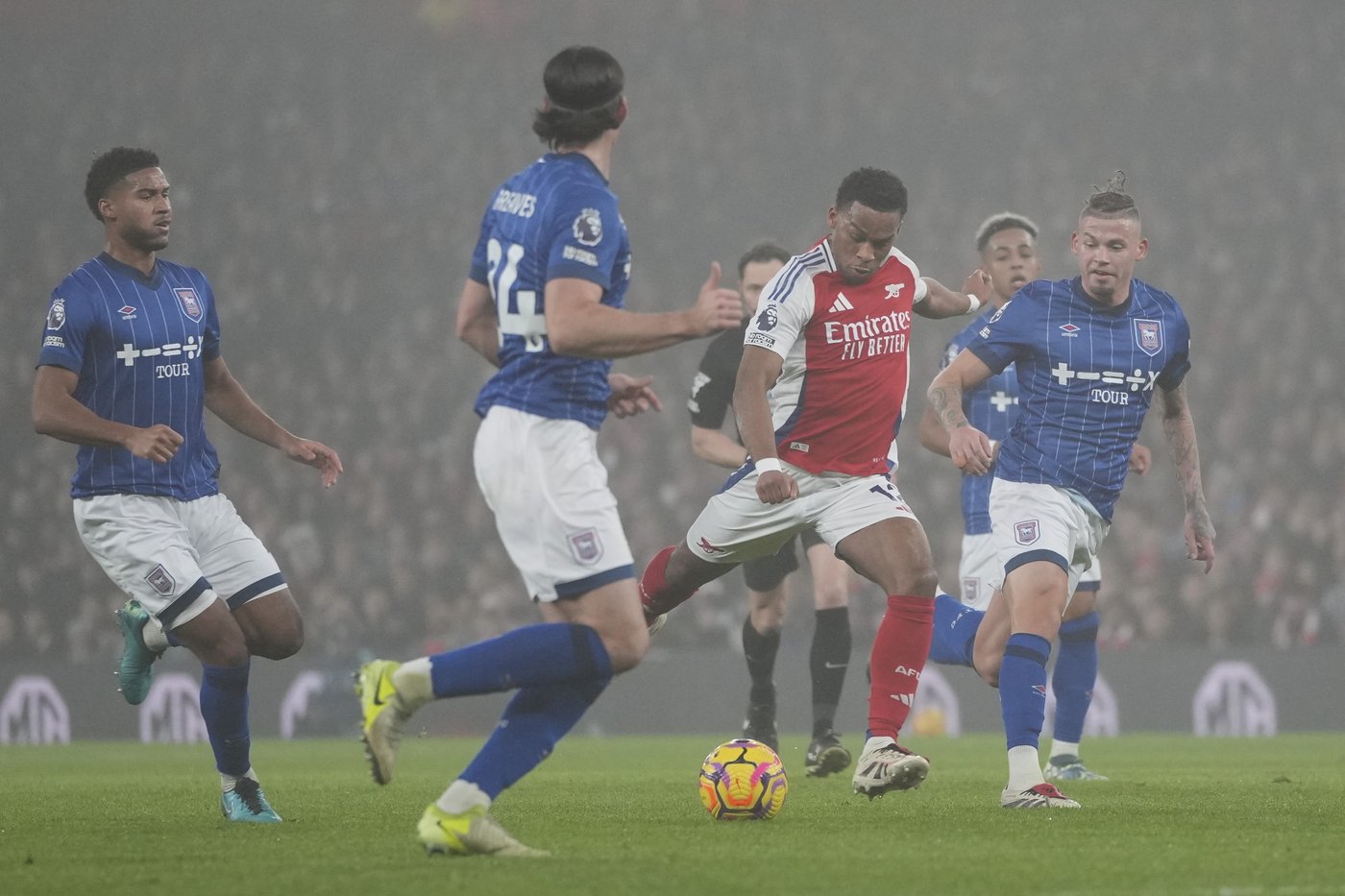 Arsenal moves up to second in the Premier League with a 1-0 win over Ipswich | iNFOnews.ca